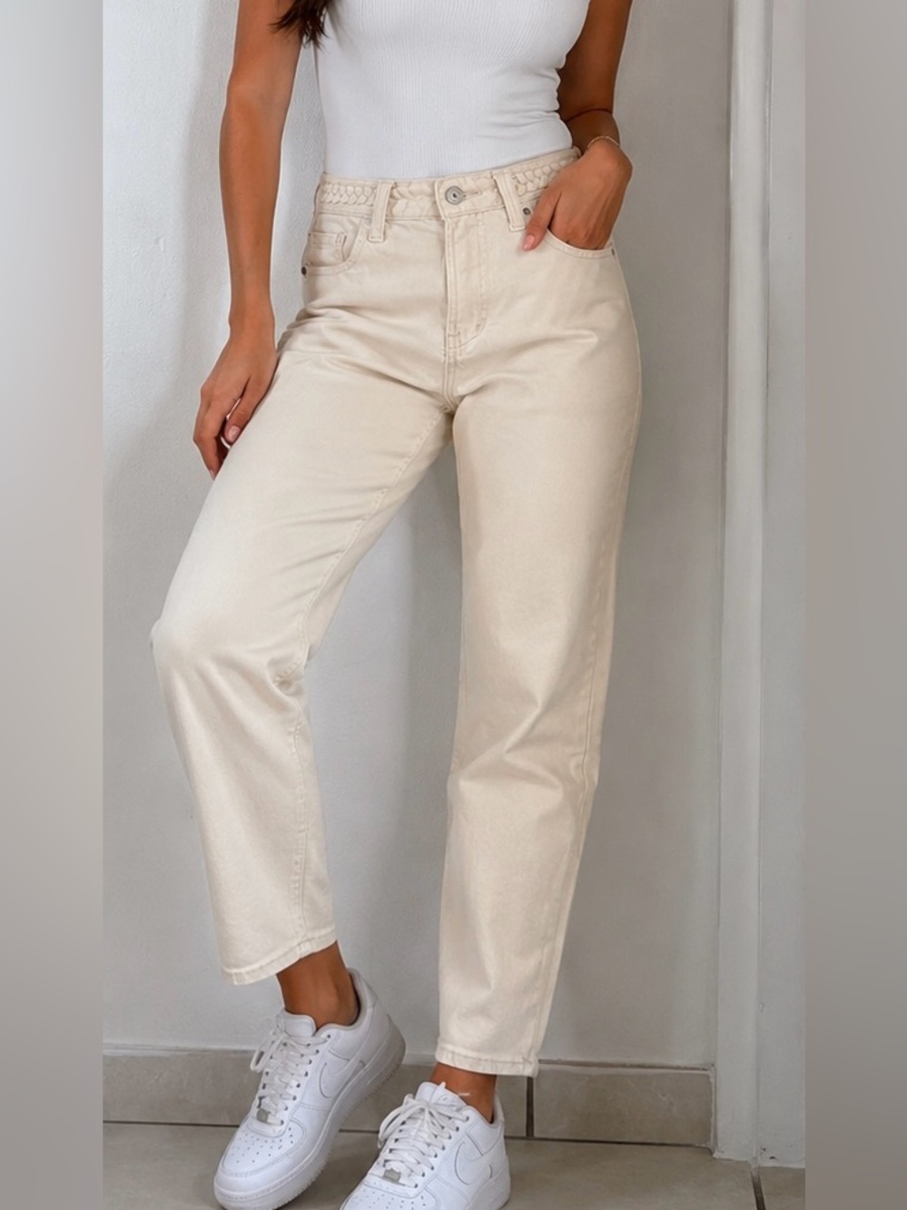 Old Navy Straight Leg Jeans in Cream